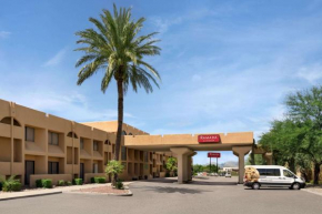 Гостиница Ramada by Wyndham Tucson Airport  Туксон